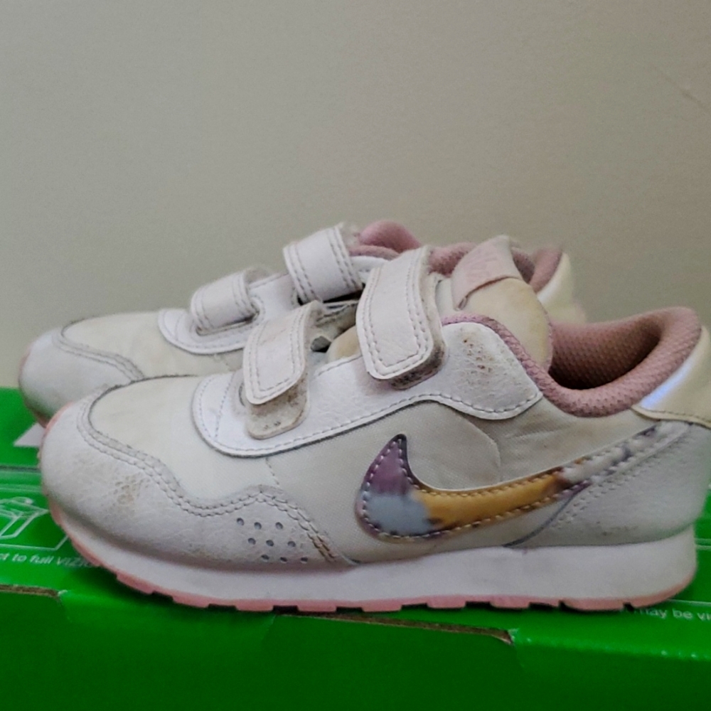 Nike Lil girl sneakers